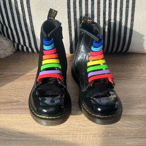 Girls Dr. Marten air wave patent leather boots
